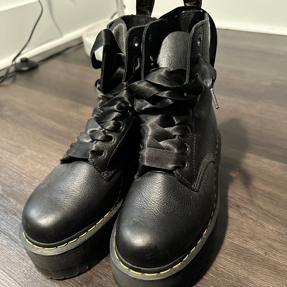 Dr Marten platform boot